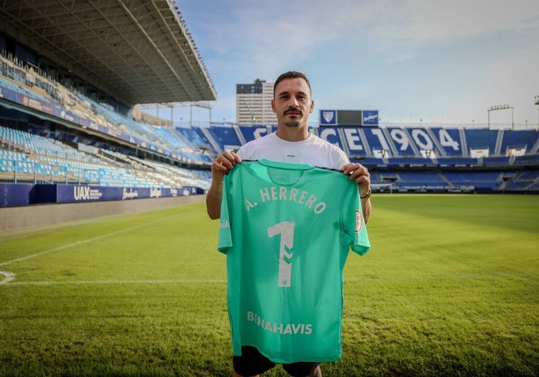 La camiseta del gol de Alfonso Herrero, expuesta en Madrid